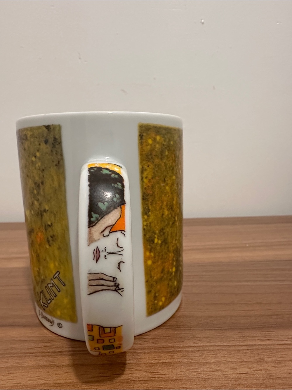 J. Burrows, Klimt Print Coffee Mug Featuring 'The Kiss' Motif in Gold and White - Picture 5 of 8